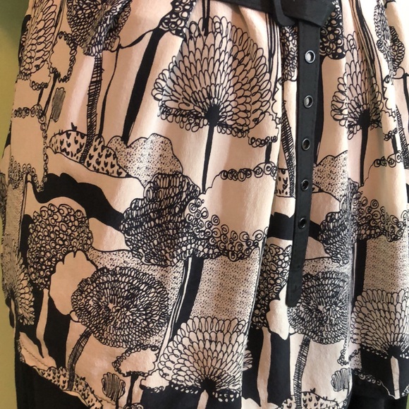 Urban Outfitters/ Kimchi & Blue Cream and Black Silk Blouse Size M - Picture 9 of 13